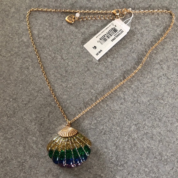 Betsey Johnson Gold Tone Resin Rainbow Seashell Pendant Necklace Glitter Accent - Picture 8 of 12